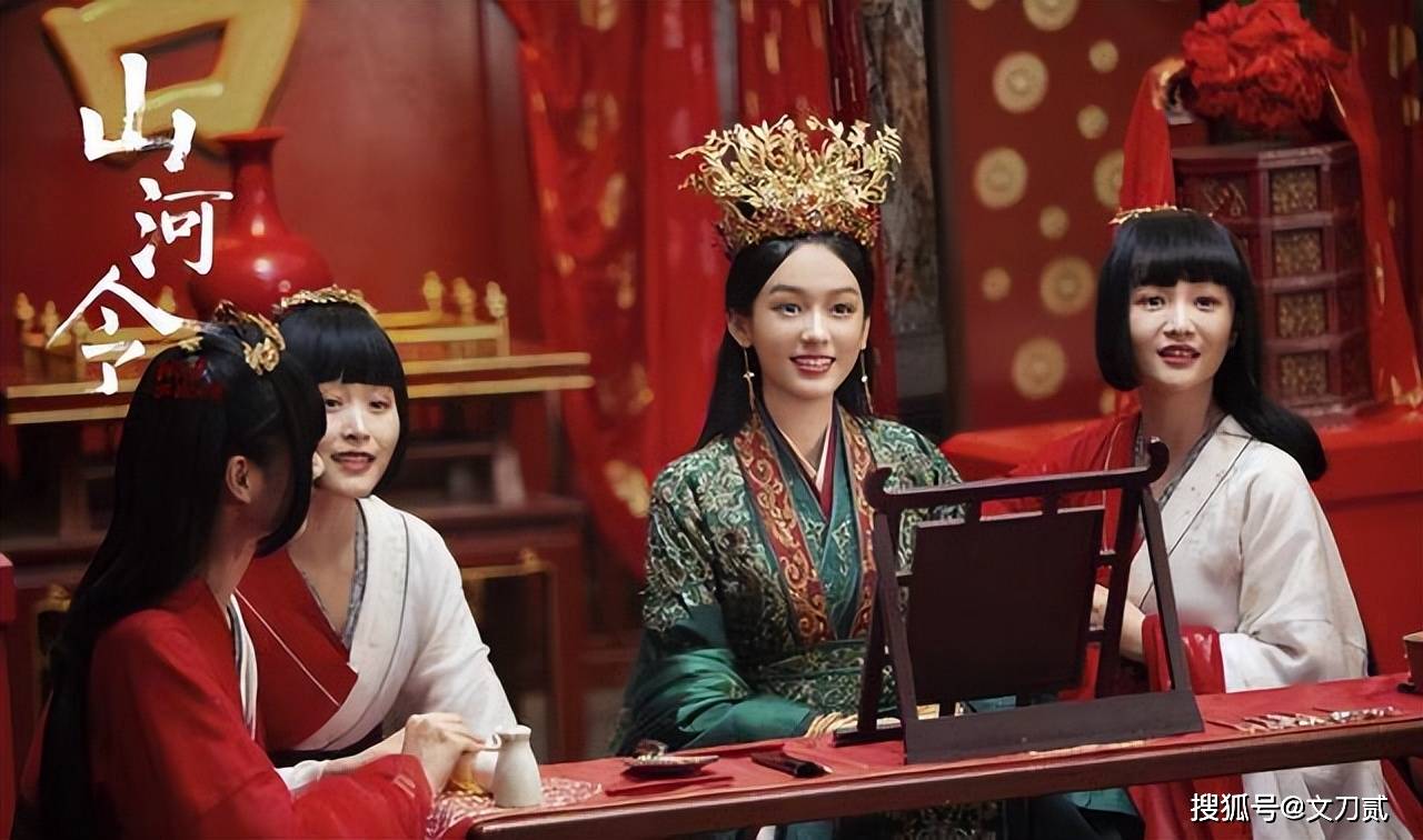 女艺人家中拥吻男友被拍,男方身份曝光