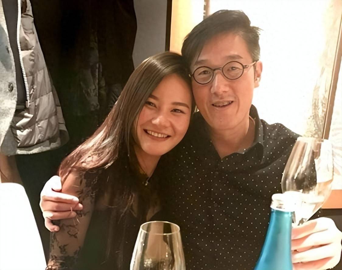 67岁香港富商婚外网红9年 5年4胎原配不知情
