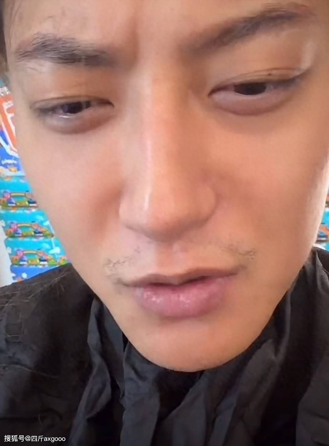 黄子韬兰博基尼违停被罚,明星特权引热议