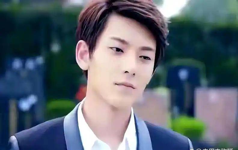 内娱顶流男星人设崩塌!镜头前后两副面孔