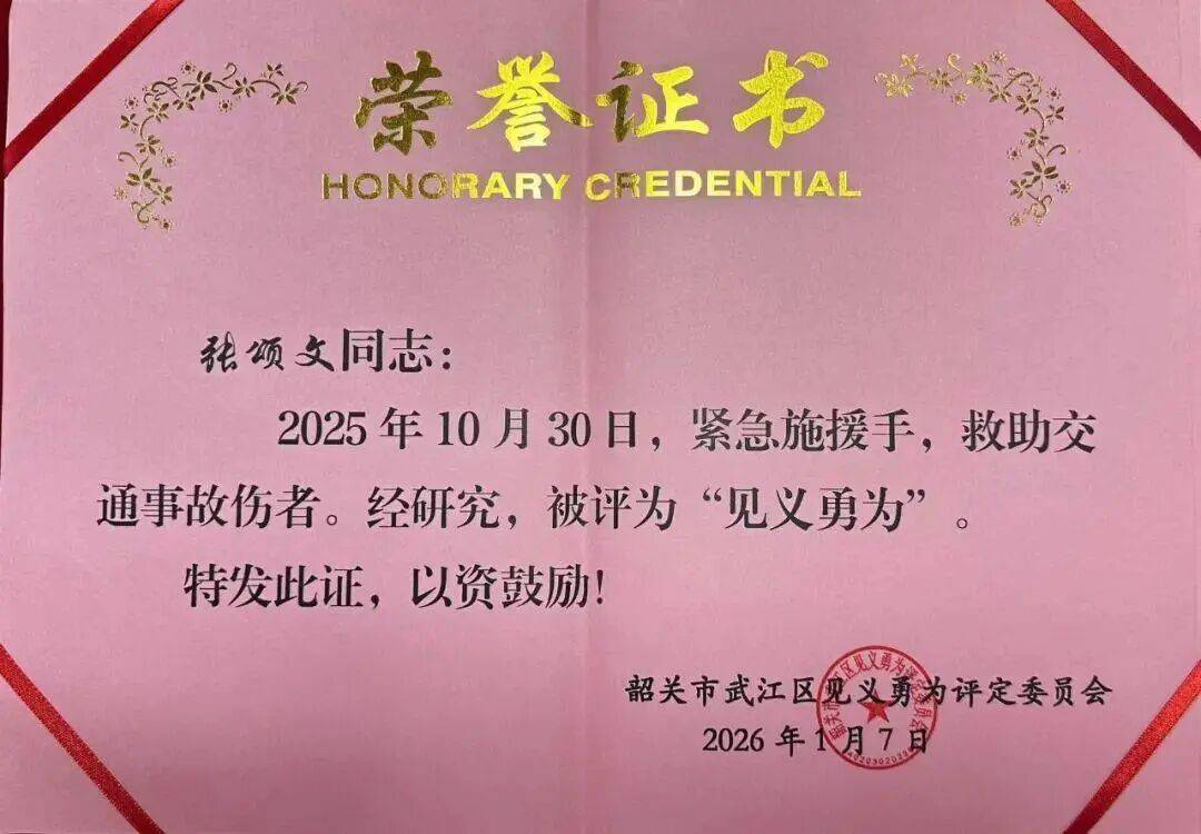 1天4个离谱瓜!国外生子、道歉、怀双胎