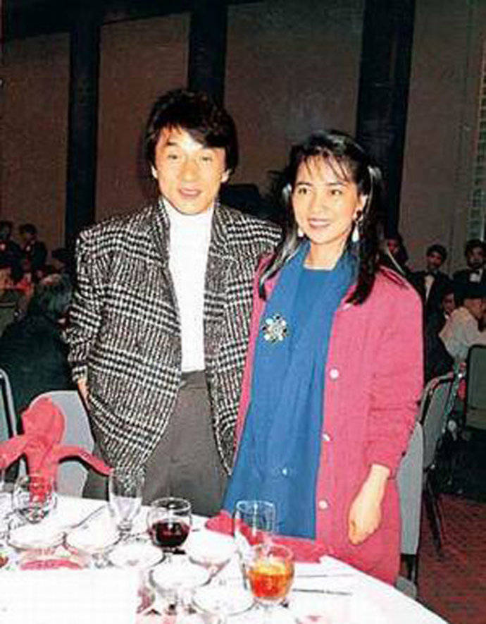 考古吴绮莉曝成龙拒认女:无人要求亲子鉴定