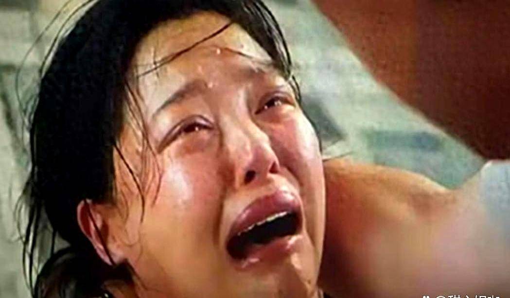 两位女星自曝娱乐圈隐秘规则 白鹿手伸裤后揭露黑暗