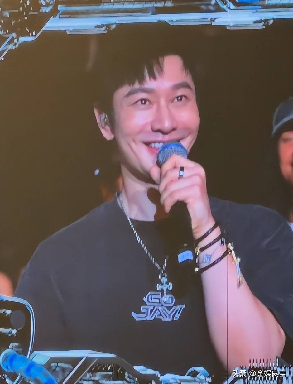 黄晓明夸昆凌翻车:双标对比前妻杨颖惹众怒