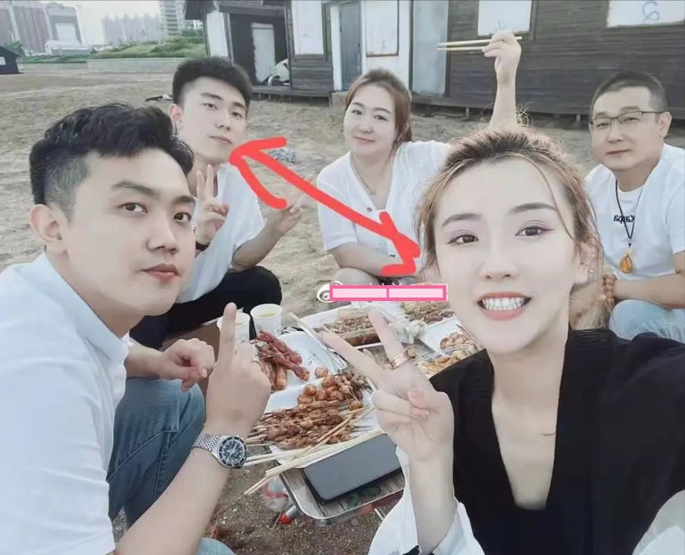 百万女网红家暴反转,男方痛诉她出轨堂弟还打我