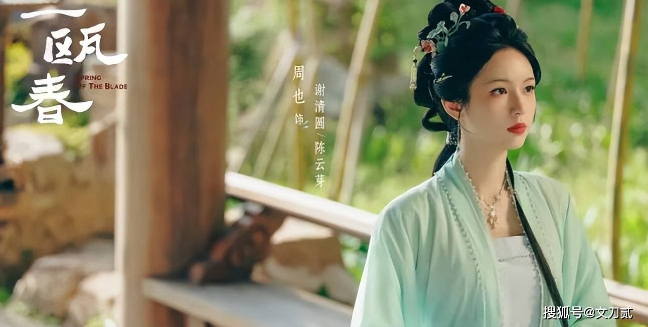 女艺人家中拥吻男友被拍,男方身份曝光