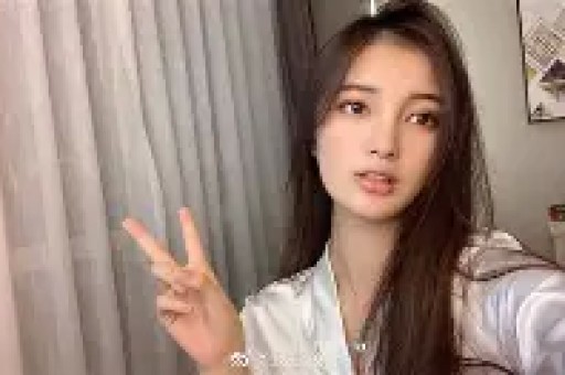 五百万粉丝网红小徐呀写给去世亲人的歌被抄袭当事人称最生气的是盗版比正版还火 网友谴责盗版行为