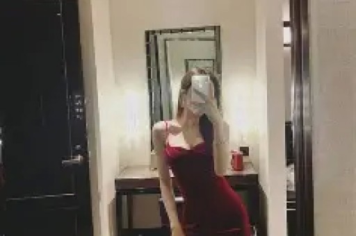 网红何秋亊回应演唱会抄袭争议：为何别人撞衫我却抄袭？