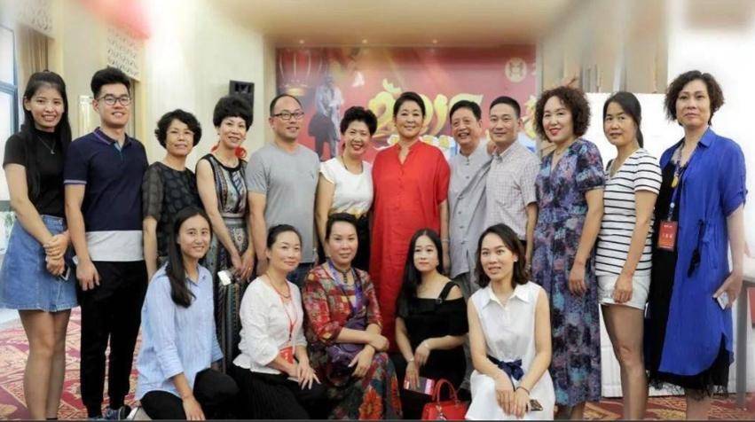 倪萍屡错,名利难自救