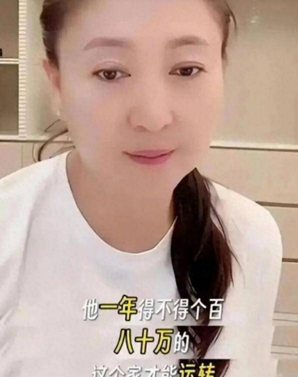 闫学晶解封3月荒唐底牌:搬石砸脚