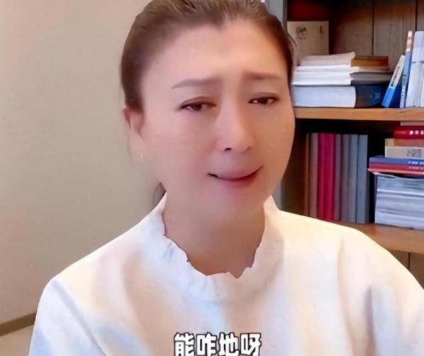 闫学晶解封3月荒唐底牌:搬石砸脚
