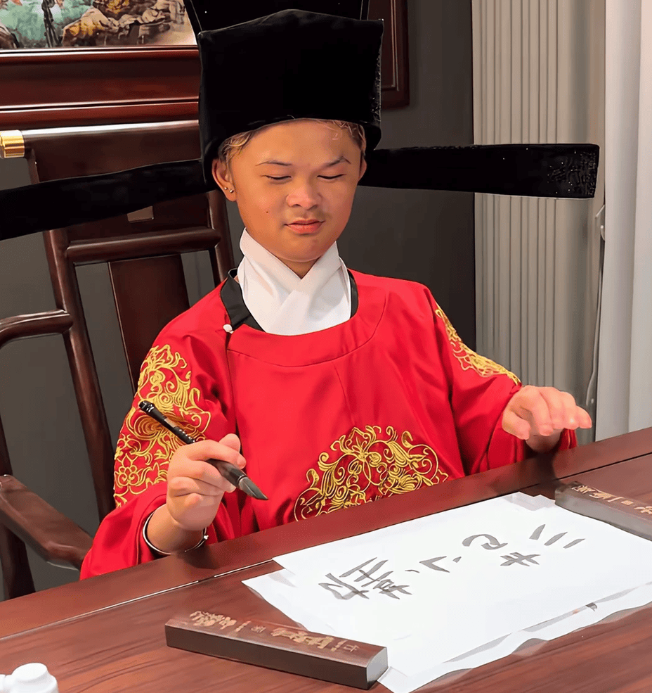 小马云18岁当爸惹众怒:流量剧本还是真爱?