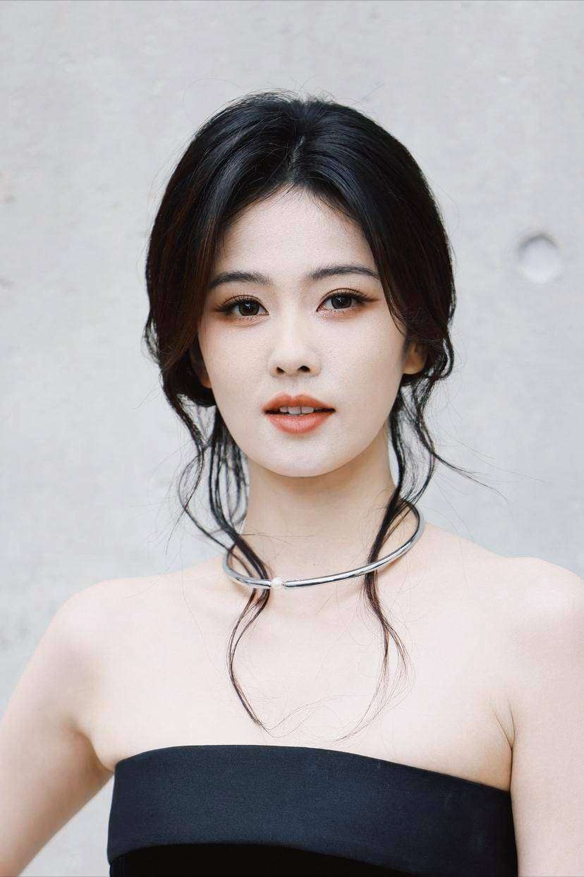 白鹿真性情翻车?综艺争议引发人设危机