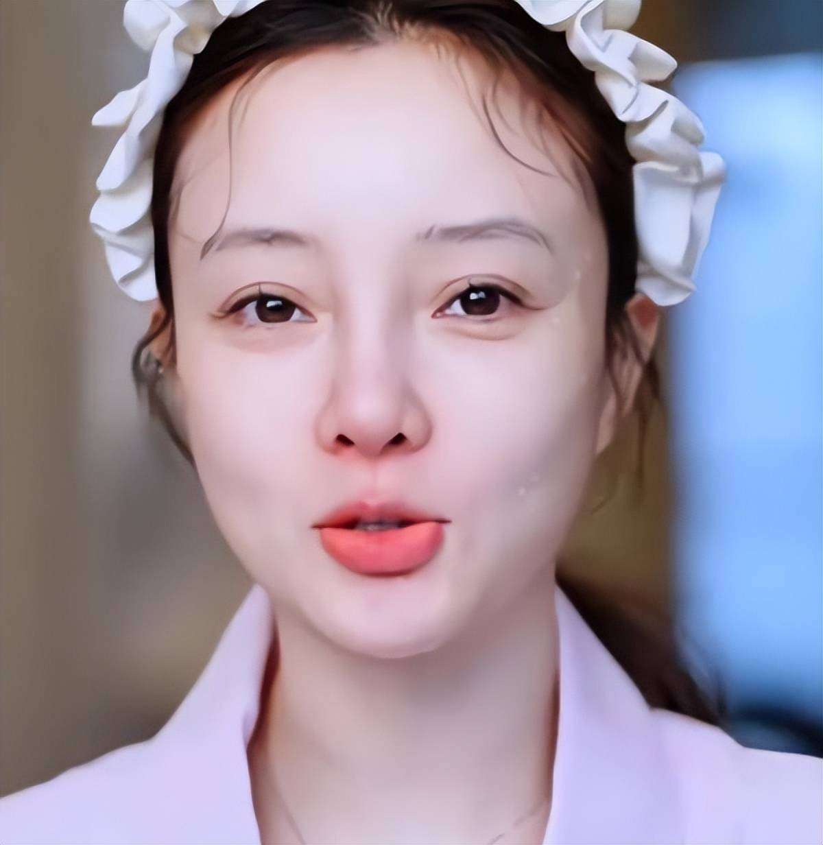 李小璐素颜带娃逛超市:现状